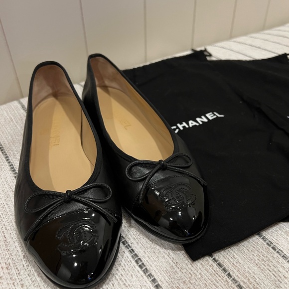 Authentic Chanel Black Ballet Flats with patent toe cap - Picture 3 of 10